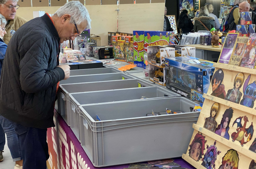 Dans ce bac se cache des écussons des... Tortues Ninja.