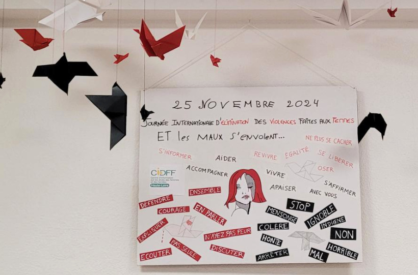 Des colombes aux trois couleurs. Un rêve ? Qu'elles deviennent toutes blanches.