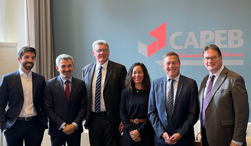 Jean-Pierre Vigier (au centre) est le député de la Haute-Loire de la 2ème circonscription.