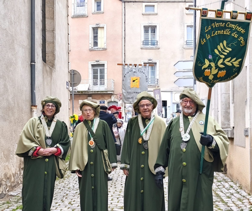 Les confréries dans le défilé.