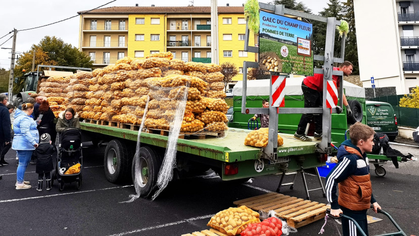 Les centaines de tonnes de la fête de la patate arrivent.