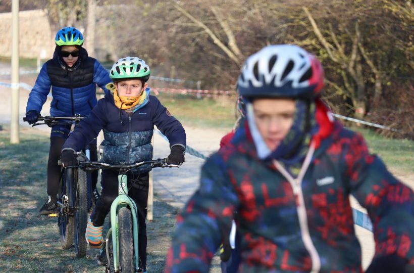 Le froid n'a pas mis de bâton dans les roues, même des plus jeunes cyclistes. 