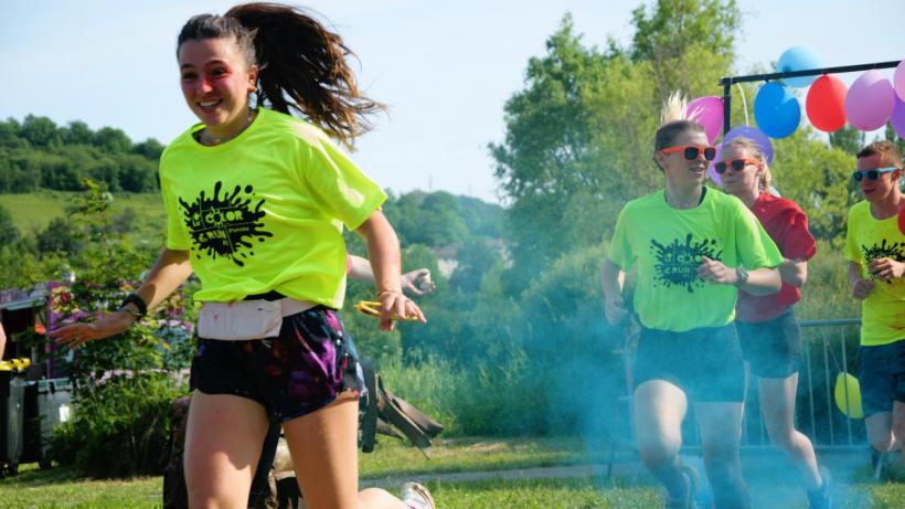 Explosion de couleurs et de sourire pour la Color Run de Fit Run Sport