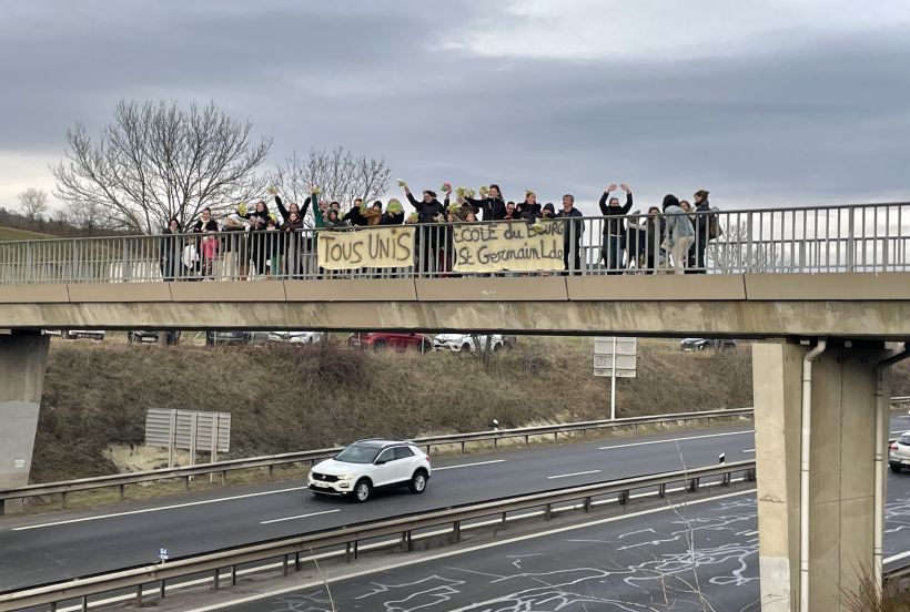 Opération sensibilisation sur le pont entre Fay-la-Triouleyre et Brives-Charensac. 