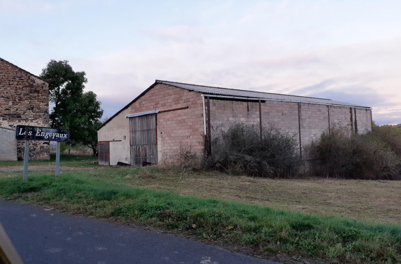 Le bâtiment agricole est vide, fermé depuis 1995 (source Insee).