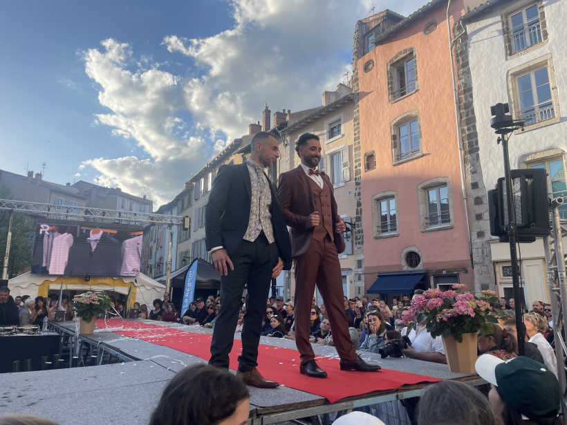 Deux mannequins Hommes qui défilent
