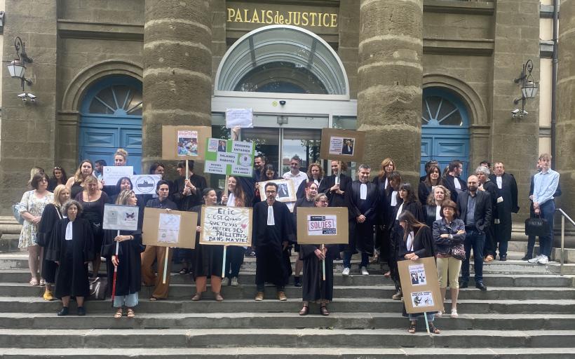 D'après Julien Chastang, c'est une 1ere de voir autant de greffiers mobilisés ainsi. 