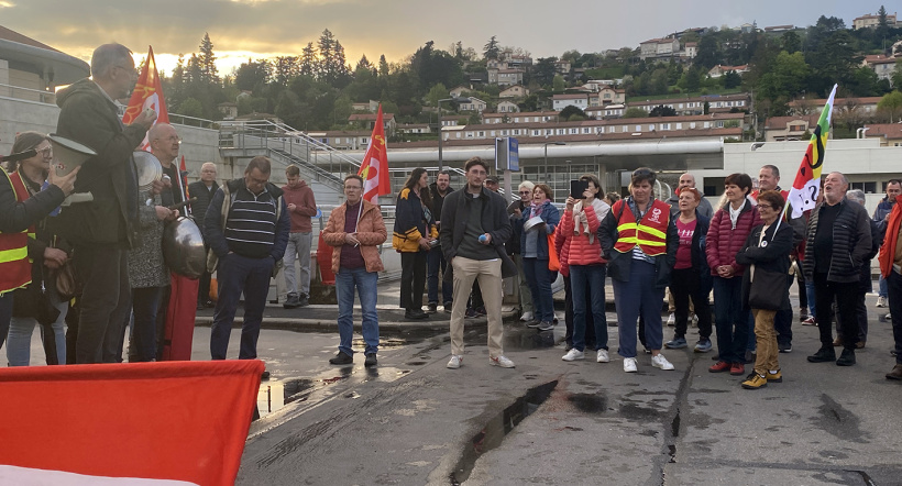 Les personnes ont exprimé leur colère et leur soutien