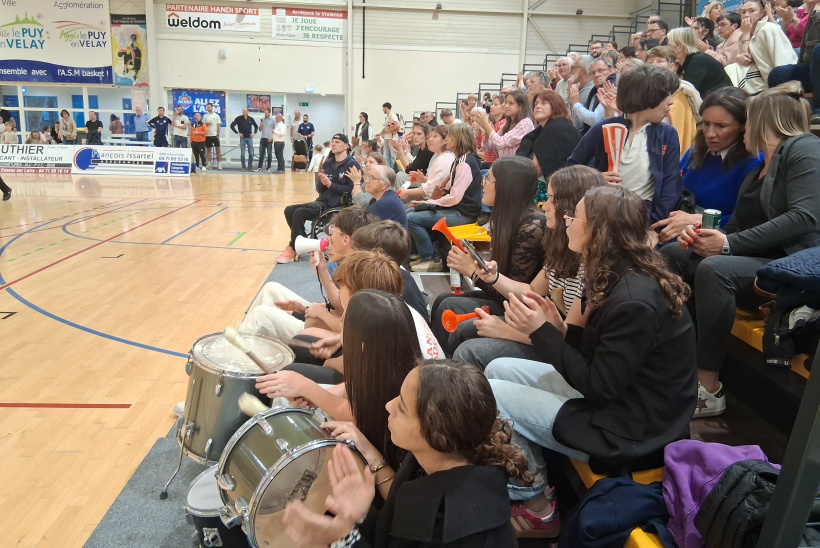 Beaucoup de monde dans les gradins