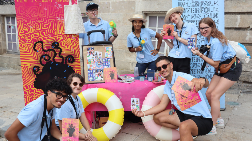 Une partie de la Section Jeunes des bénévoles d'Interfolk