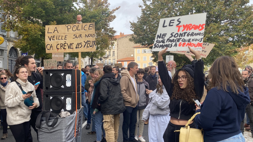 Le cortège a marqué plusieurs pauses sur le trajet