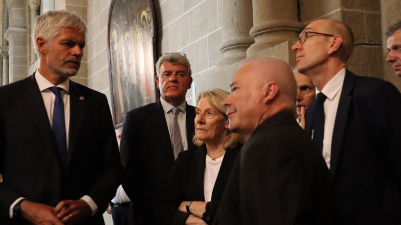 La visite s'est faite en présence de l'évêque du Puy, Mgr Yves Baumgarten