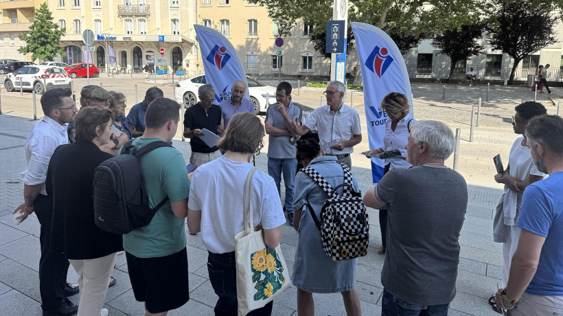 Les maires des communes de la vallée de la Loire étaient notamment présents
