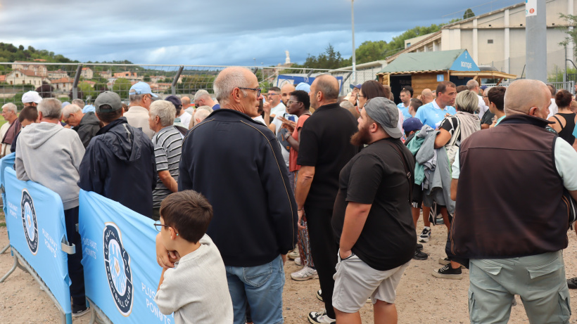 Plus de 2 000 supporters sont venus donner de la voix