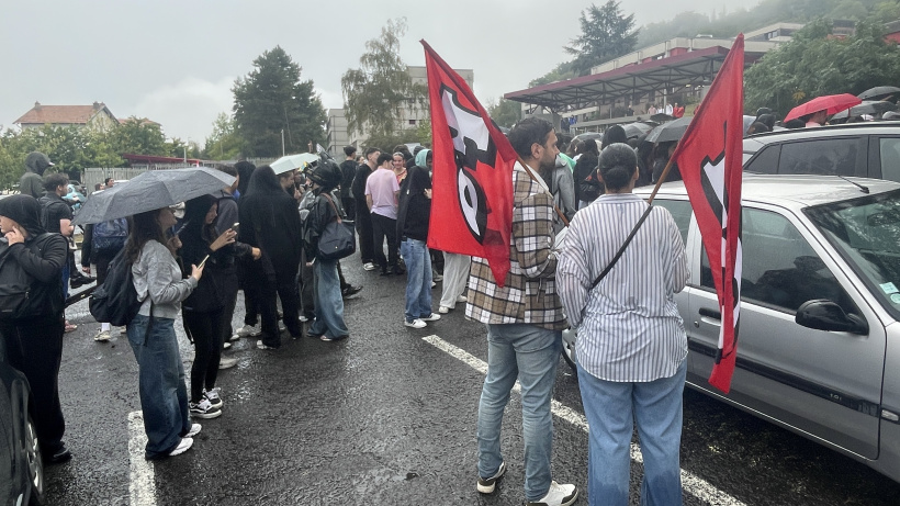 Des représentants syndicaux étaient sur place
