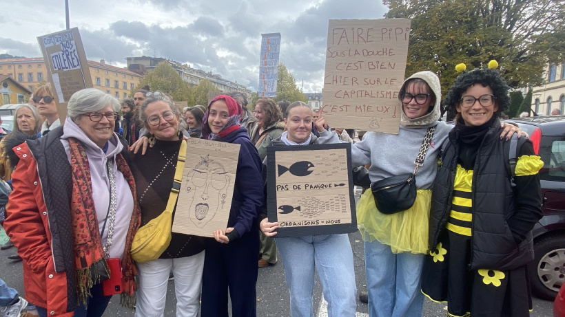 Véronique, en costume d'abeille tout à gauche et ses amis