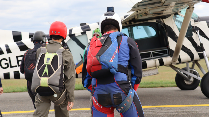 Au moment d'embarquer dans le "zèbre" pour Matéo Limnaios et les débutants