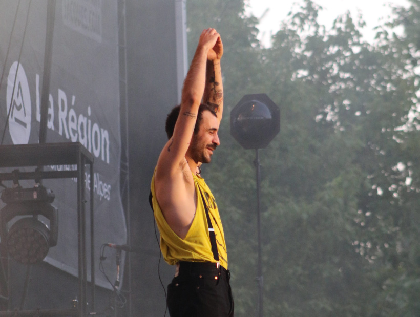 Zaoui a fait monter la température du festival avant l'arrivée de Louise Attaque.